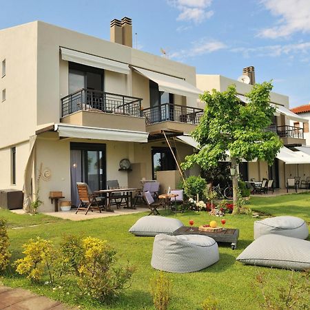 Seathon Seafront Beach Villa In Kalamitsi Exterior photo