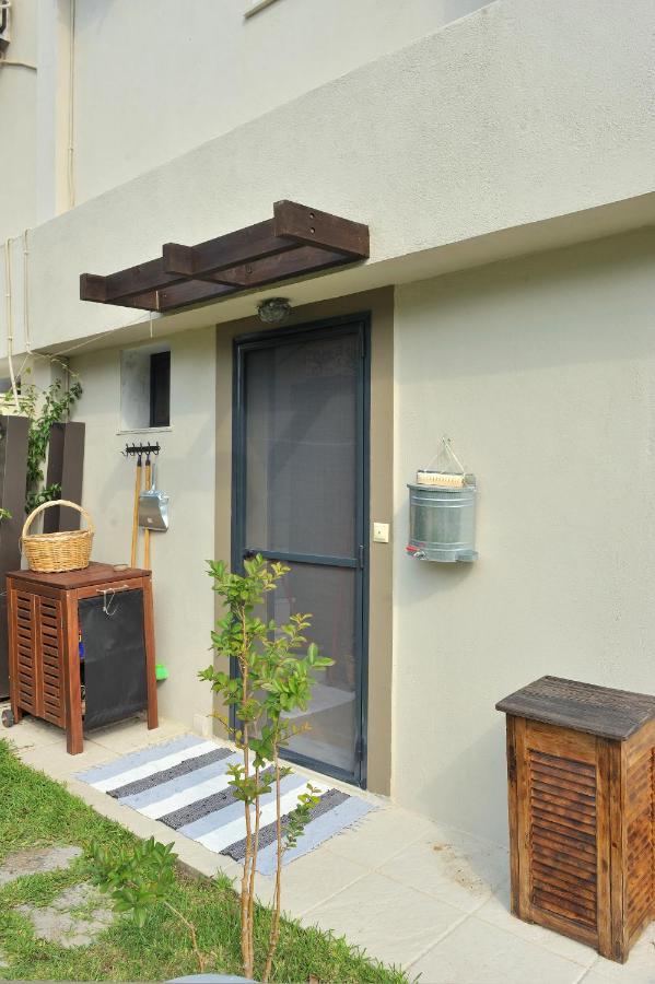 Seathon Seafront Beach Villa In Kalamitsi Exterior photo