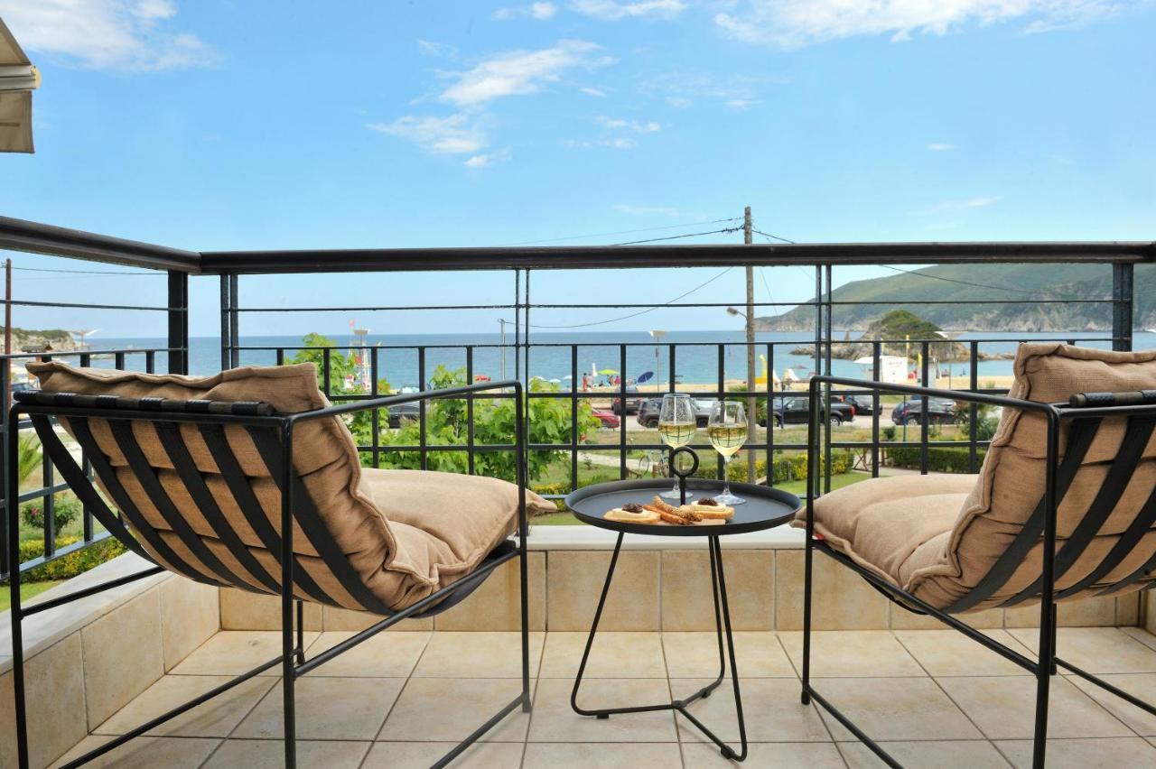 Seathon Seafront Beach Villa In Kalamitsi Exterior photo